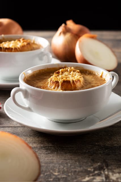 Klassieke Franse uiensoep (Soupe à l’oignon)